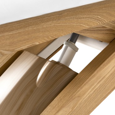 Poltrona SPA Sillon Siesta bianca con base marrone chiaro — primo piano della base