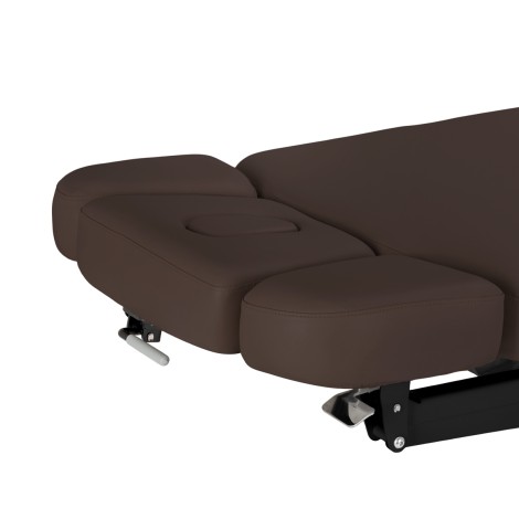 SPA-lepotuoli Sillon Relax tummanruskea mustalla jalustalla — lähikuva istuimesta