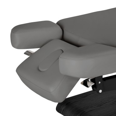 Espreguiçadeira SPA Sillon Relax cinzenta com base em madeira escura — close-up do apoio de braço