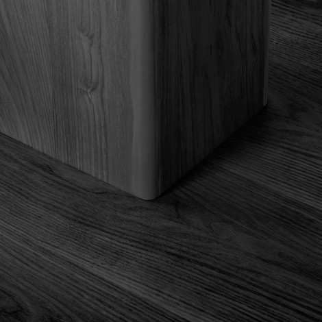 Poltrona SPA Sillon Relax bianca con base nera — primo piano della base