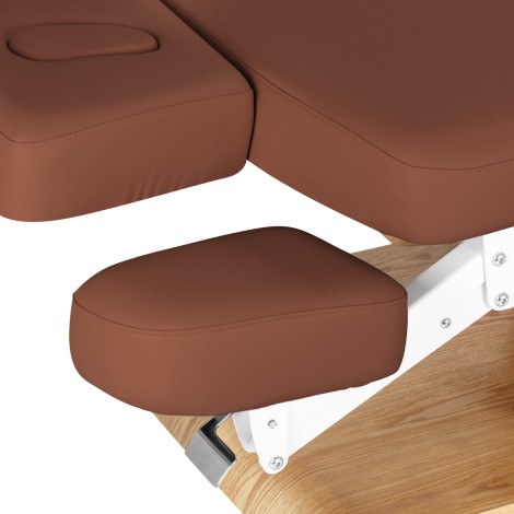 Fauteuil SPA Sillon Relax marron avec base en bois clair — gros plan assise
