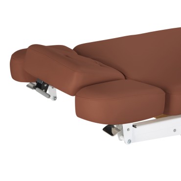 Fauteuil SPA Sillon Relax marron avec base en bois clair — gros plan assise