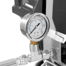 Pistole mit einem 200 bar Spray Aggregat malen