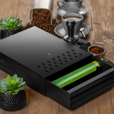 Gaveta em fusíveis com café refator de café sob a marca de café