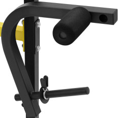 Eine Bank einer Trainingsbank unter einer Hantel mit einem Gebetgeber, das auf 100 kg einstellbar ist