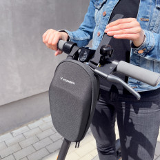 Waterproof handle shaft scooter bag on a scooter 4l black