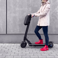 Veekindel peapael Scooter roller kott 4 l must