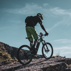 Cykelväska på ratten med ett telefonfall 1 liter svart