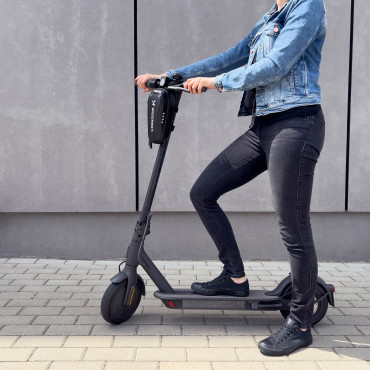 Vodotesná čelenka Scooter Bag na skútri 2 l Black