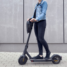 Vandtæt hovedbånd scooter taske på en scooter 3 l sort
