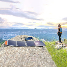 Solarladegerät für ein touristisches Telefon mit usb 14w falten grau