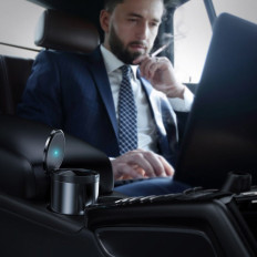 Pelnu trauks auto automašīnai ar pelēku apgaismojumu