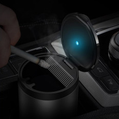 Cinzeiro para carro de carro com luz de fundo cinza