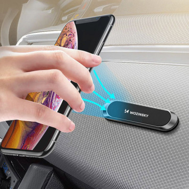Magnetiskt handtag på telefonen på instrumentbrädan limmade svart