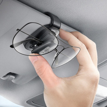 Auto klipu turētājs uz melnās brilles