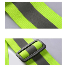 Reflecterende beugels voor fietsmotor voor het uitvoeren van reflecterend vest geel