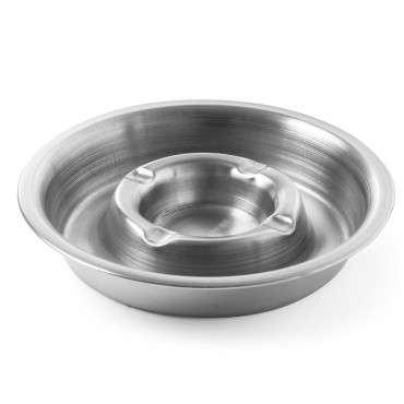 Ashtray, jossa on kotelo...