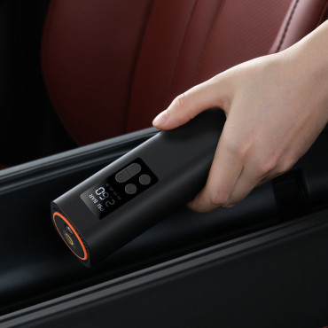 Mini bil kompressor hjulpumpe på en nest lettere sort