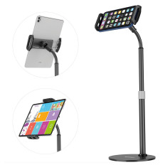 Carrinho de mesa e tablet telefone na mesa negra