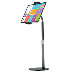 Carrinho de mesa e tablet telefone na mesa negra