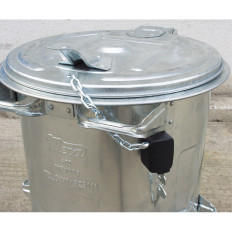 Chain lock Close up of a wire container for 80L - 1100L