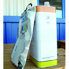 Esmagando a imprensa industrial para grandes latas de metal