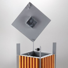 Una canasta urbana con cenicero y metal extraíble + cartucho de madera 65L