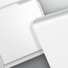 Base de suporte para o telefone em uma mesa negra