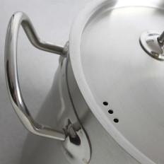 Ein Topf hoher Küchenzeile mit einem 2,8 l-Deckel. 160 x 140 h - Hendi 837108