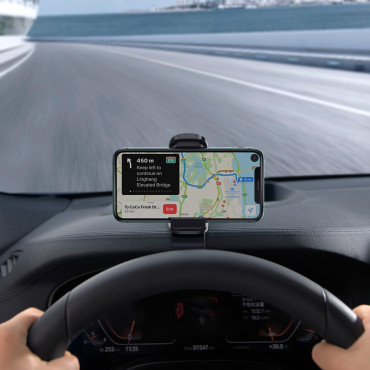 Boucle de porte-voiture sur le tableau de bord de la grande bouche pro