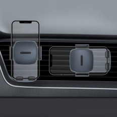 Titolare dell'automobile al telefono sull'aria a scacchi. Ventilazione nera