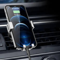 Suporte de carro gravitacional para um smartphone em um ventilador azul