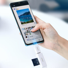 Bärbar TF / SD-kortläsare under USB 3.0 Svart