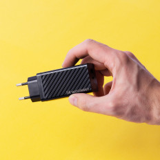 Polnilnik GAN 65W z USB-C QC 3.0 PD črnim pristaniščem