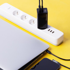 Polnilnik GAN 65W z USB-C QC 3.0 PD črnim pristaniščem