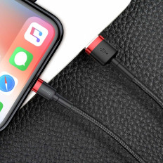 Dauerhaftes elastisches Kabel USB-Kabel iPhone-Blitz QC3.0 2.4A 1M schwarz und rot