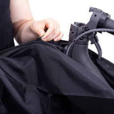 Wasserdichter Roller auf einer Roller-Tasche auf einem Roller 124x30x40cm schwarz