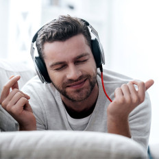 Yiven M30 Aux Aux Aux kabel 3,5 mm pánský mini Jack 1m stříbrná