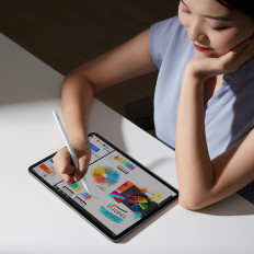 Stylus med trådlös lastning för iPad vit + utbytbar spets
