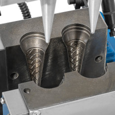 Wafflower-Maschine für Backkegel für Eiscreme 50 - 60 Waffeln / Stunde. 47 x 112 mm