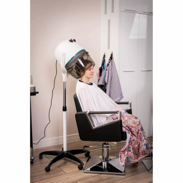 Cabeleireiro capacete de cabeleireiro nas rodas 1100 em branco