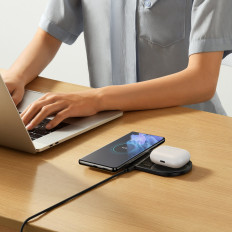 Dual Qi brezžični polnilnik z USB-C 20W zaslonom - črna