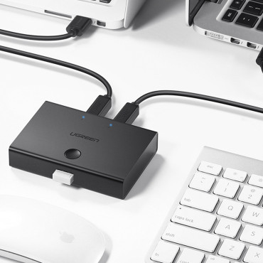 Adaptér adaptéra adaptéra 2x USB-B - USB-A - čierna