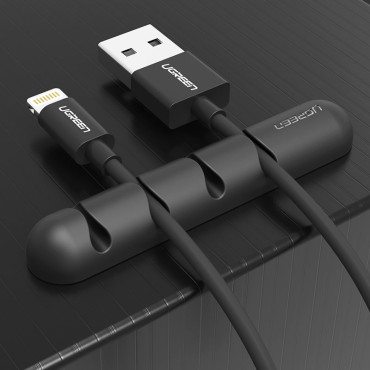 Organizador maneja hasta 4 cables de alambres autoadhesivos - Negro