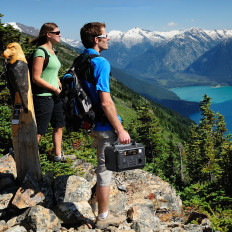 Přenosná turistická elektrárna PowerBank 484WH 500W LED - černá