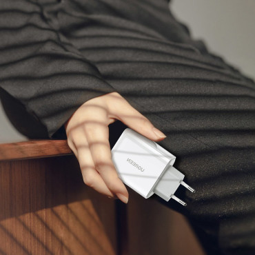 Hitro USB-C + USB 36 Omrežni polnilnik v Quick Charge 4.0 Power Dostava Bela