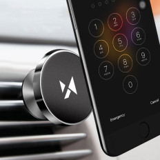 Alça magnética no telefone para uma grade de carro preta