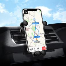 Lidar com o telefone para um carro de gravidade em uma ventilação xadrez