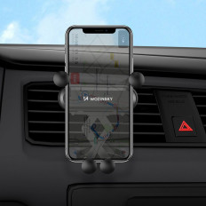 Lidar com o telefone para um carro de gravidade em uma ventilação xadrez