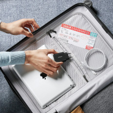 USB-C0W maitinimo tinklo įkroviklis suteikia juodą